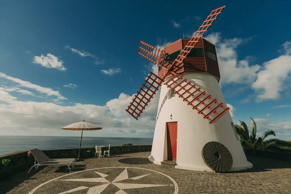Molino de viento en Ponta Delgada
